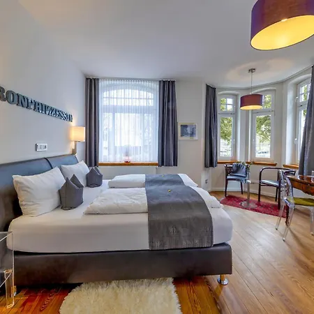 Designhotel 1690 & فندق