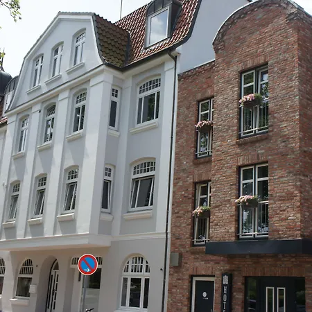 Отель Designhotel 1690 & Apartments 4*